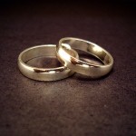 800px-Wedding_rings